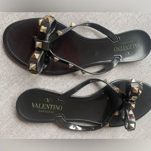 Valentino Sandals. Size 39. In great condition!